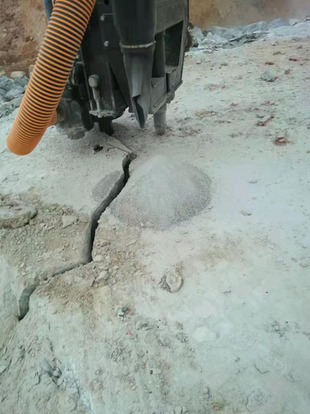 靜態(tài)爆破巖石劈裂機(jī)